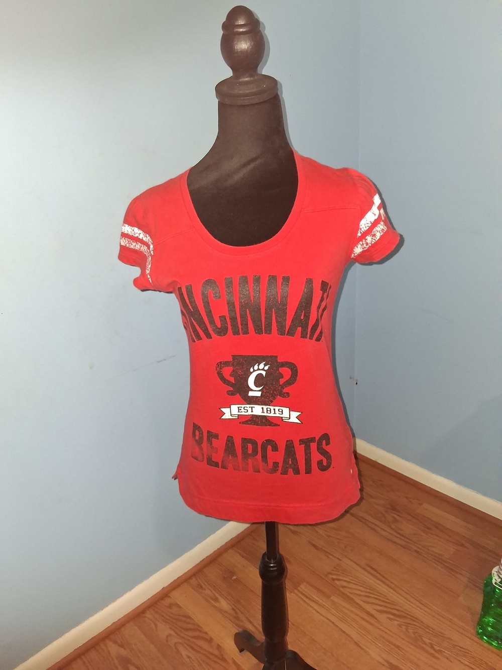 ❤️ NWOT Soffe Cincinnati Bearcats Red Womens Small Tee Sports Fan Short Sleeved